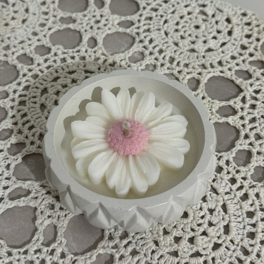 Daisy Bloom Scented Candle